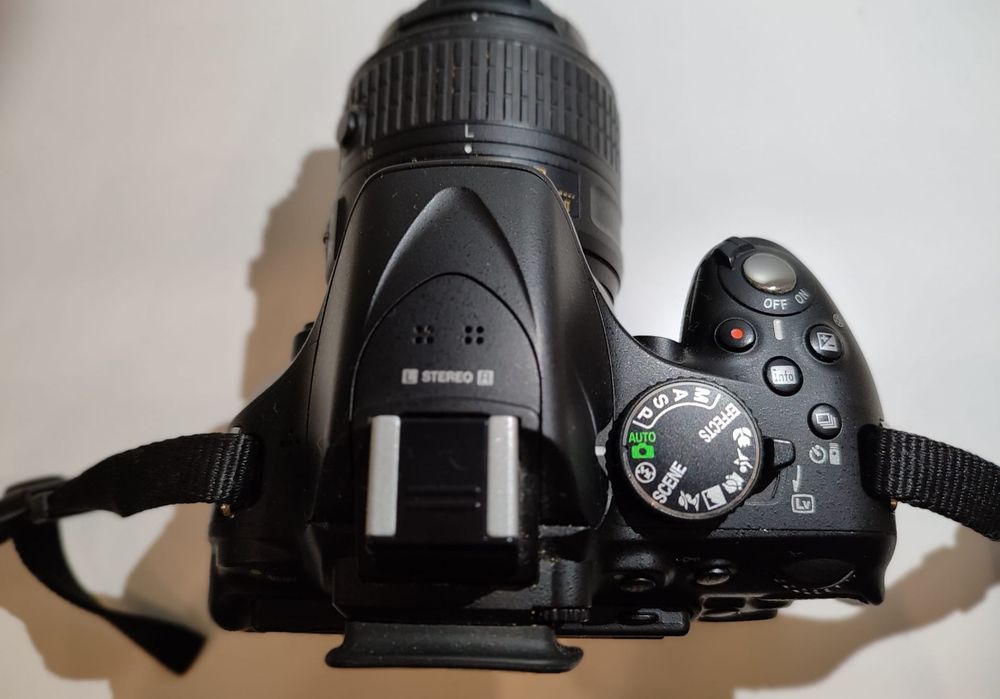 Nikon D5200 Reflex Camera 18–55 mm VR II Kit + Carry Bag64354157356034123