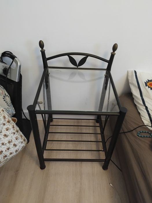 Cama 140x190 + estrado + mesas cabeceira