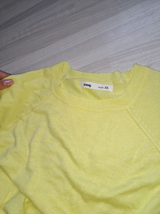 Żółty sweterek sinsay