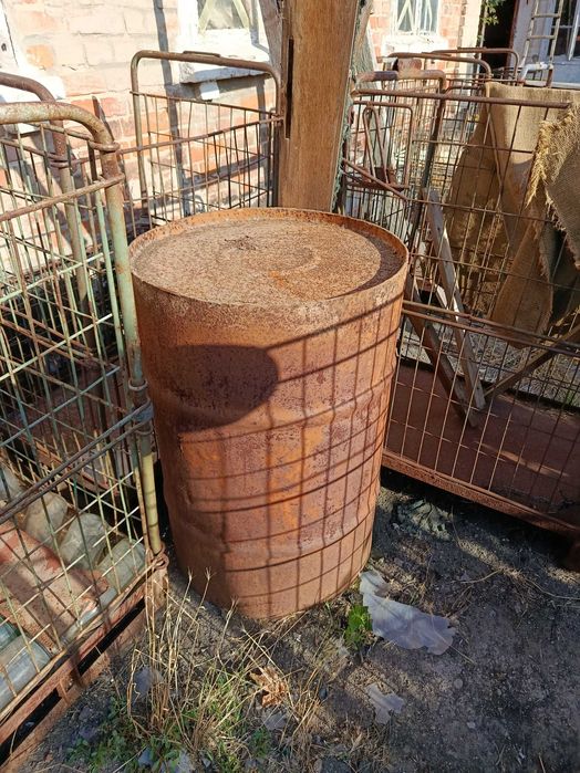 Бочки металева ,пластикова , бідони молочні.