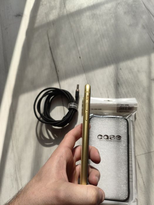 iPhone 11 64 GB 85% bateria żółty