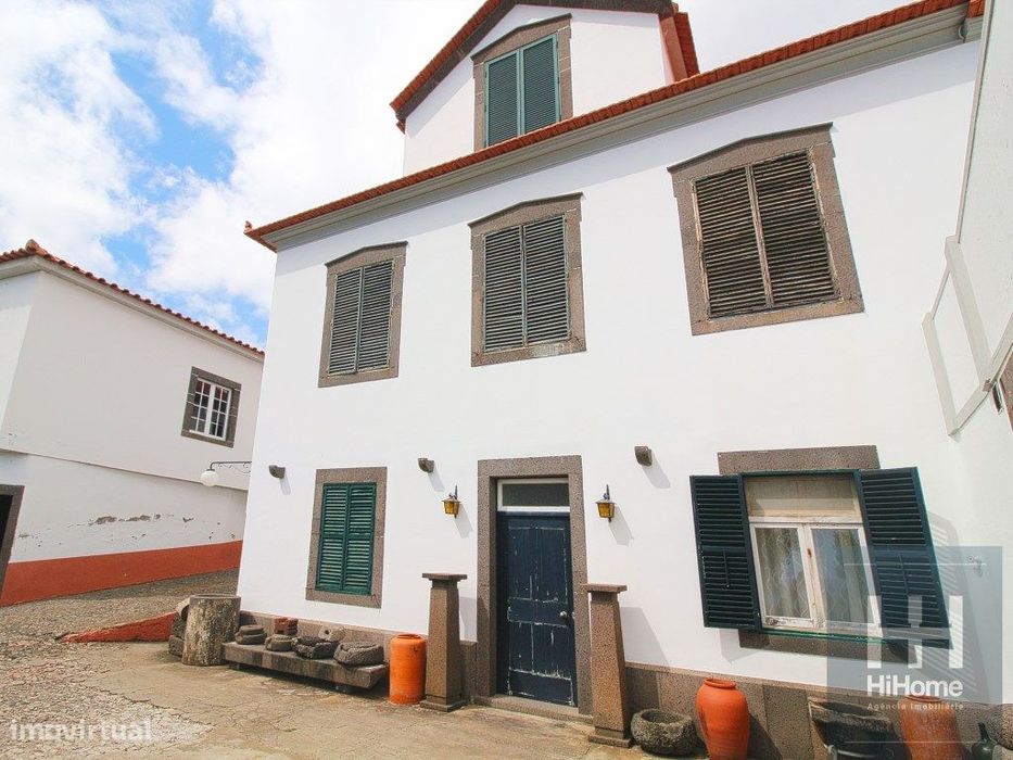 Moradia T6+2 com Espaço comercial em Câmara de Lobos