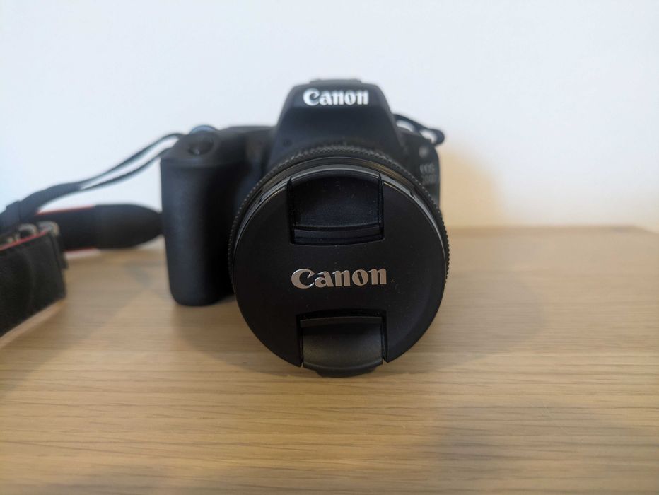Canon EOS 200D + lente kit + acessórios — excelente estado