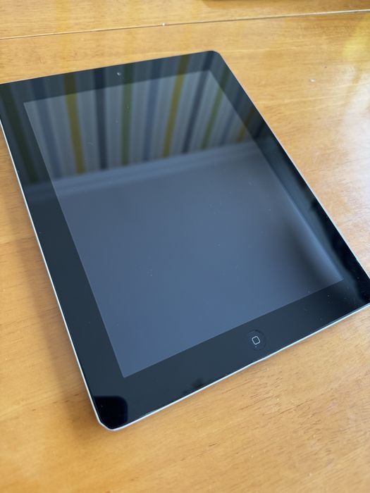 iPad 2. 32gb. З сім картою, на запчастини.