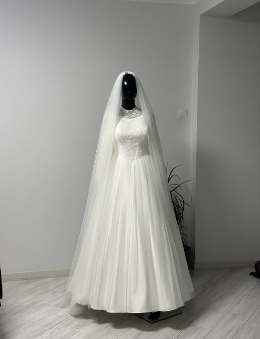 Весільна святкова сукня