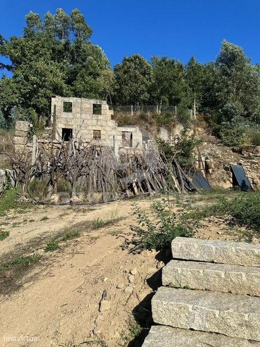 Quintinha com terreno de 4.062 m2 com vistas para o Rio Douro