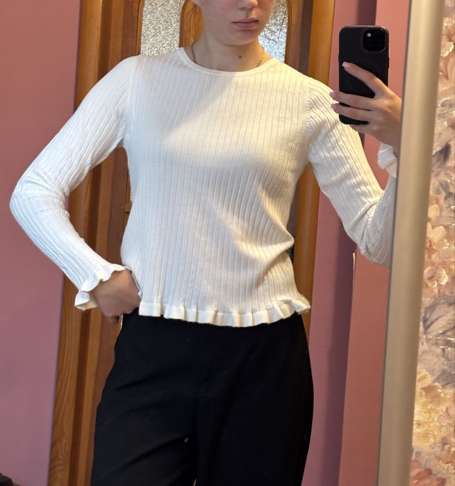 Базова біла кофтинка