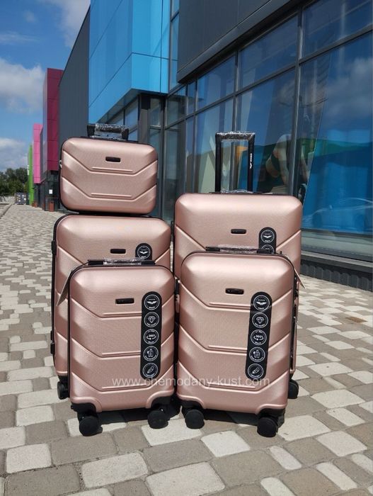 Валіза на колесах Wings 148 полікарбонат ударостійка