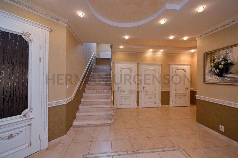 Продаж будинку 404 м.кв / 22 сотки / Минай