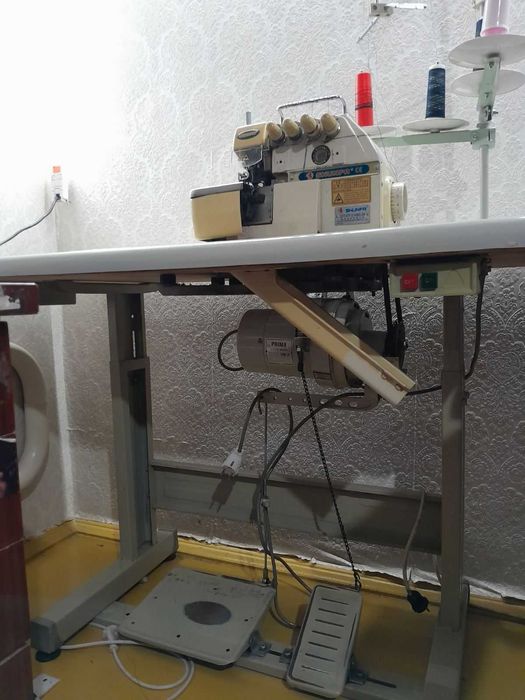 Оверлок SHUNFA в доброму стані