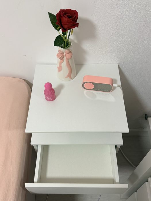 Mesa de cabeceira igual a esta, nova, desmontada, na caixa