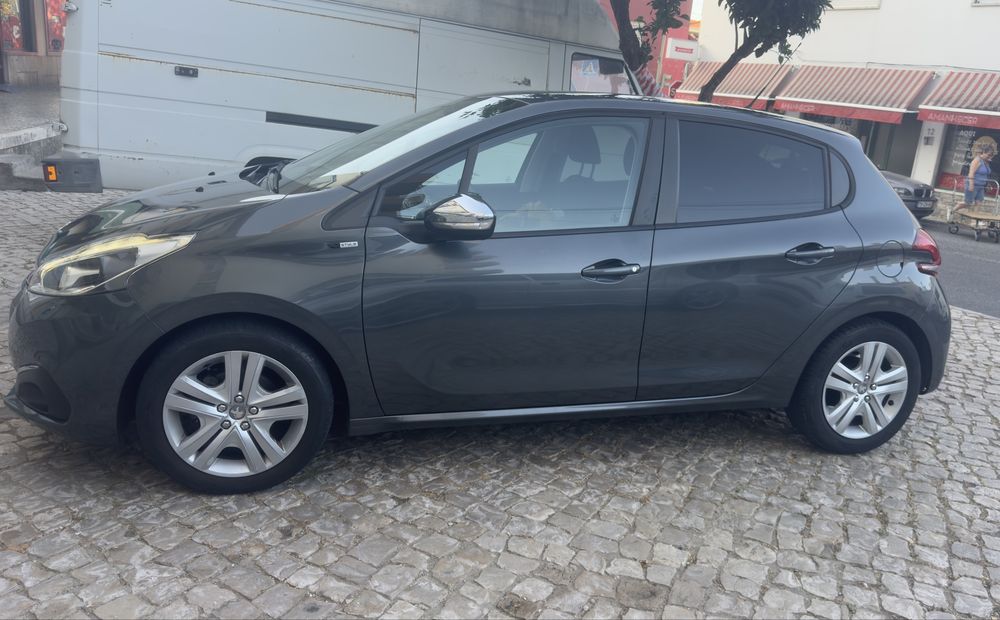 Peugeot 208 Active 1.2 PureTech 82cv – 2016 | Apenas 75.000 km