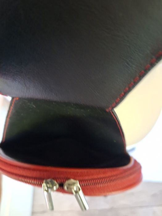 Skórzany plecak damski 
Stan bardzo dobry 
Długość 32 cm 
Szerokość 22 cm