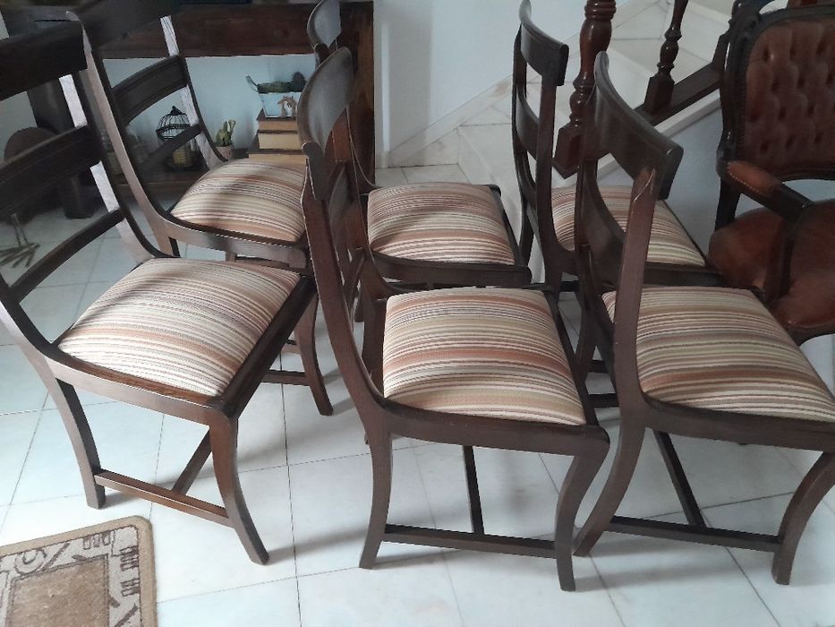Mesa de sala de jantar e 6 cadeiras