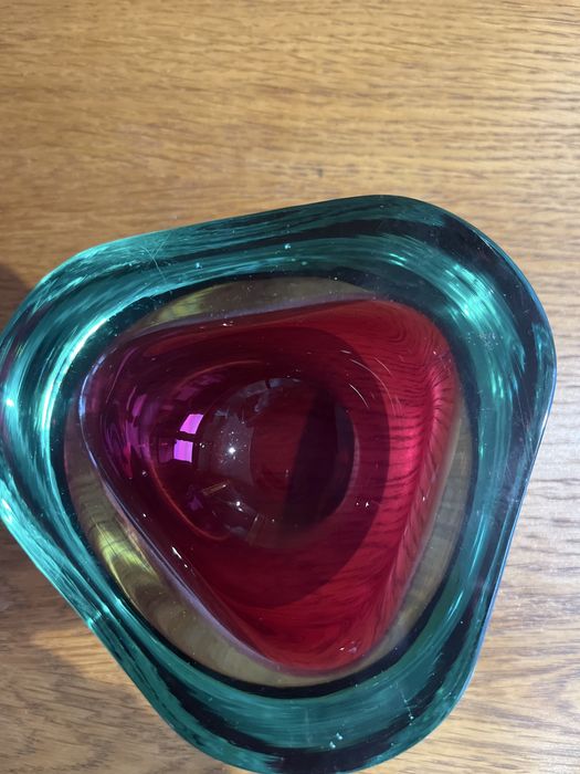 cinzeiro de vidro de Murano vermelho e verde