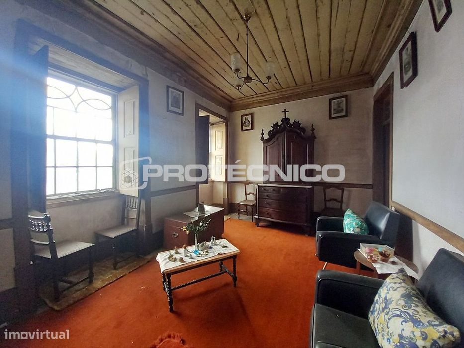 Moradia Centenária p/ reabilitar – Cacia