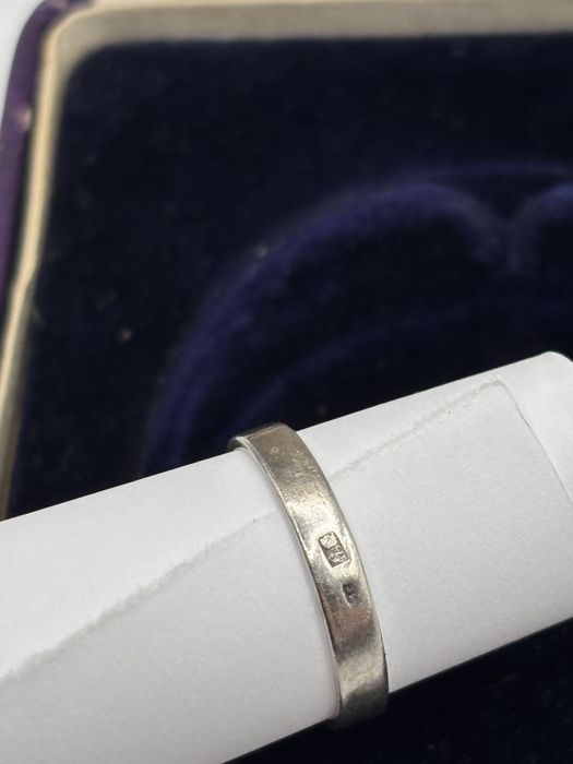 Pierścionek z masą perłową 1984