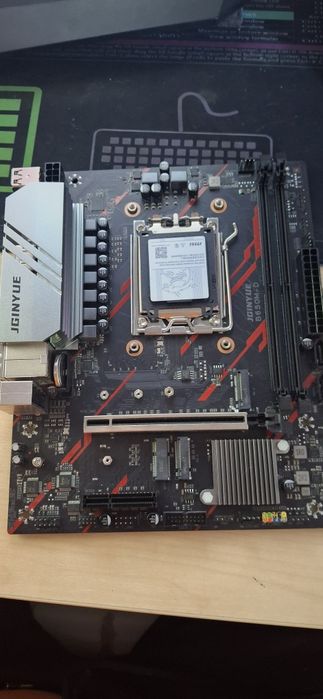 B650m-D  pracowała z ryzen 7800x3d