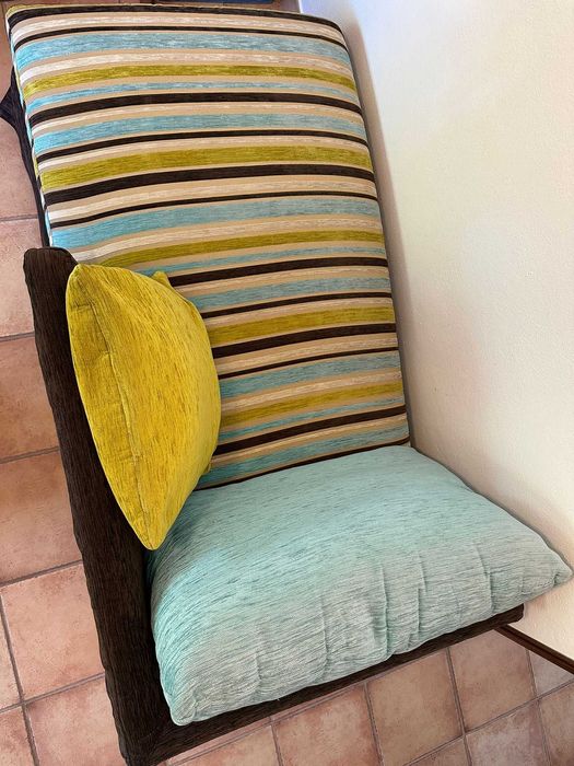 Sofá Chaise Long com Almofada de Penas – Excelente Estado