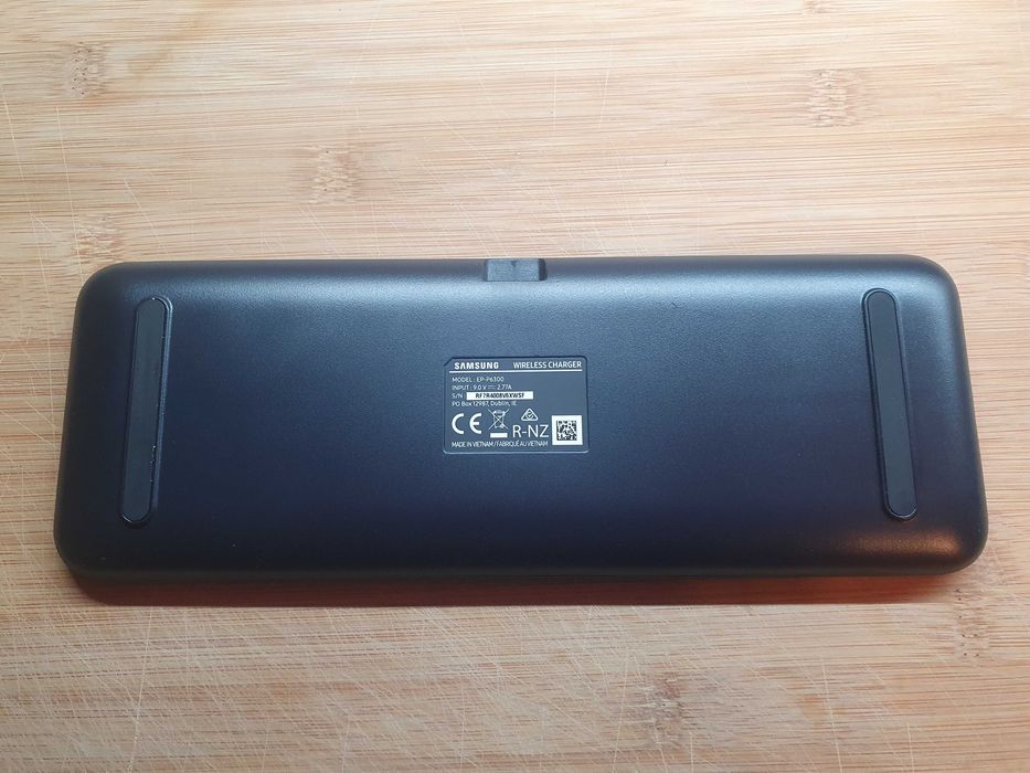 Samsung EP-P6300 Carregador Sem Fios Triplo - Preto