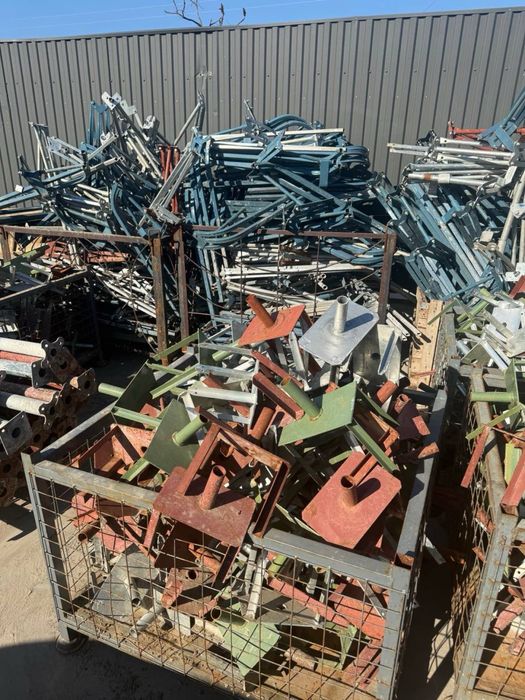 Оренда опалубки перекриття: стійки, балки H20, триноги, корони