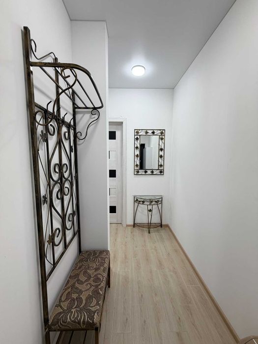 Оренда 1 кімнатна Манхетен!Видова на Озеро!