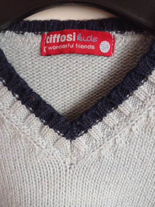 Colete de malha azul marca Tiffosi, menino 5 anos de idade