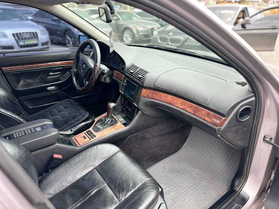 BMW 523 2.5 газ/бензин Автомат