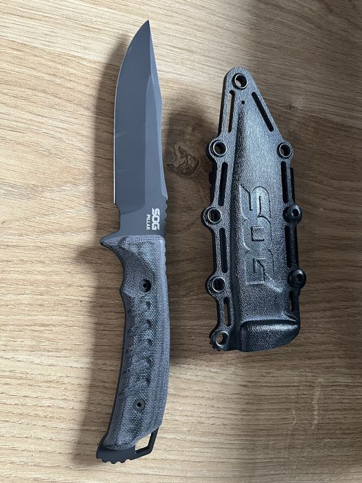 SOG Pillar Blackout nóż taktyczny