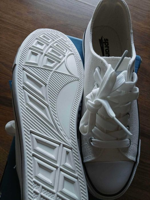 Nowe białe trampki Sprandi, rozmiar 38