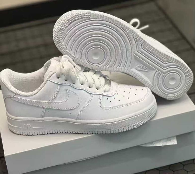 ButyDamskie  Nike_ Air_ Force_ 1_ Low '07_ White_Uniseks R.37.5