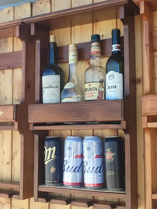 Полки виннo-пивные настенные из натурального дерева