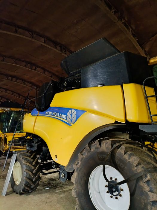New Holland CR 8090  Повний привід 4х4.