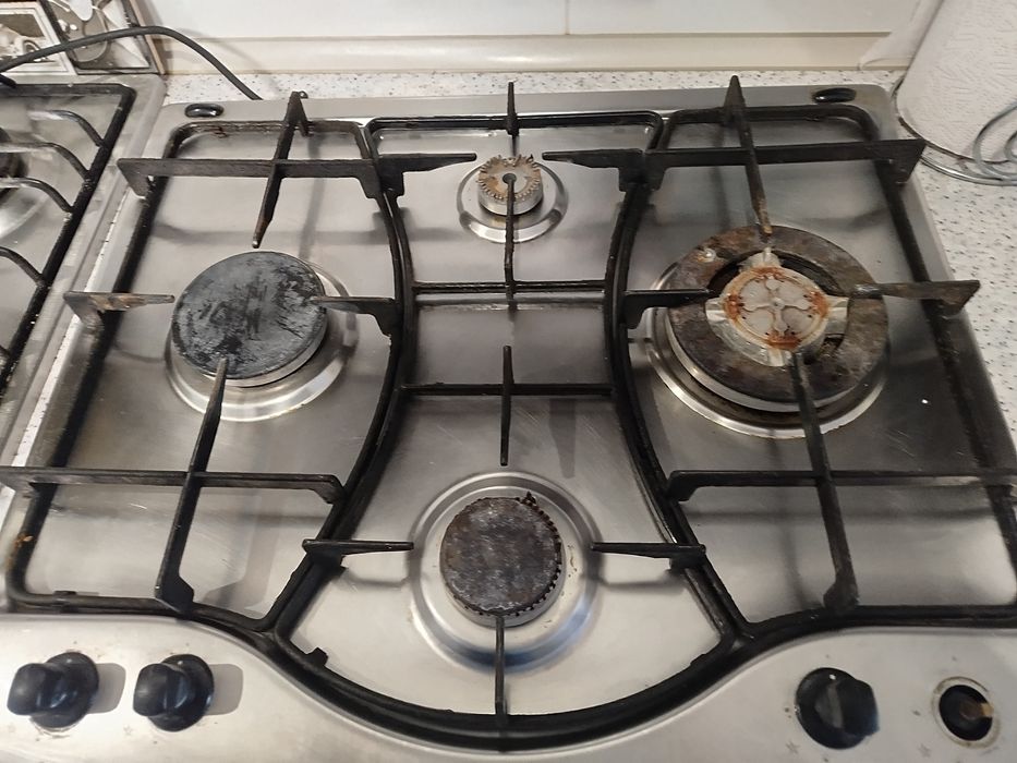 Продам варильну газову поверхню Ariston