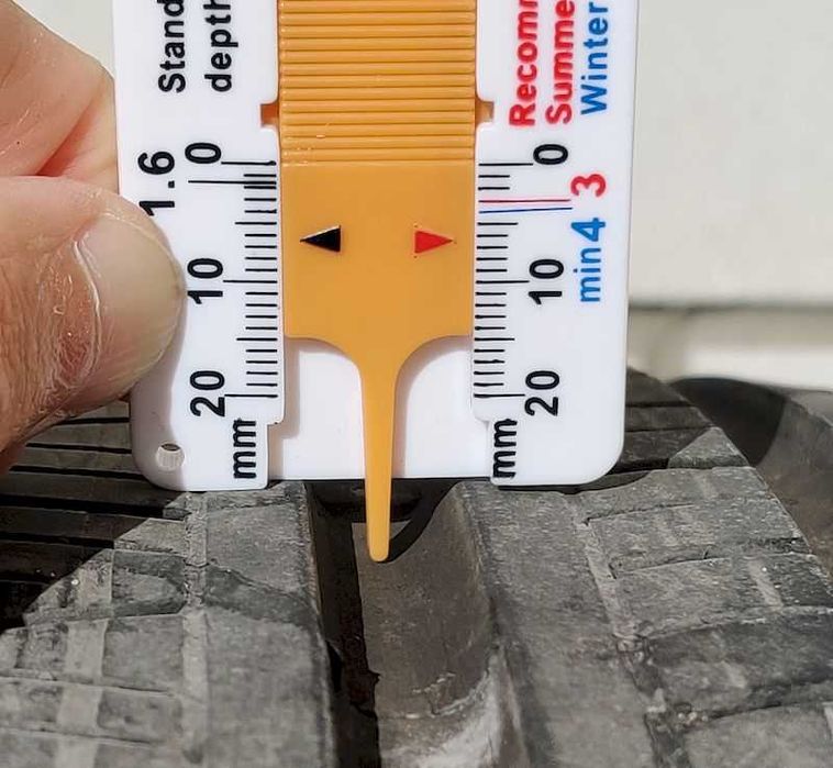 Продам резину Pirelli Scorpion 275/45 R21 23 год