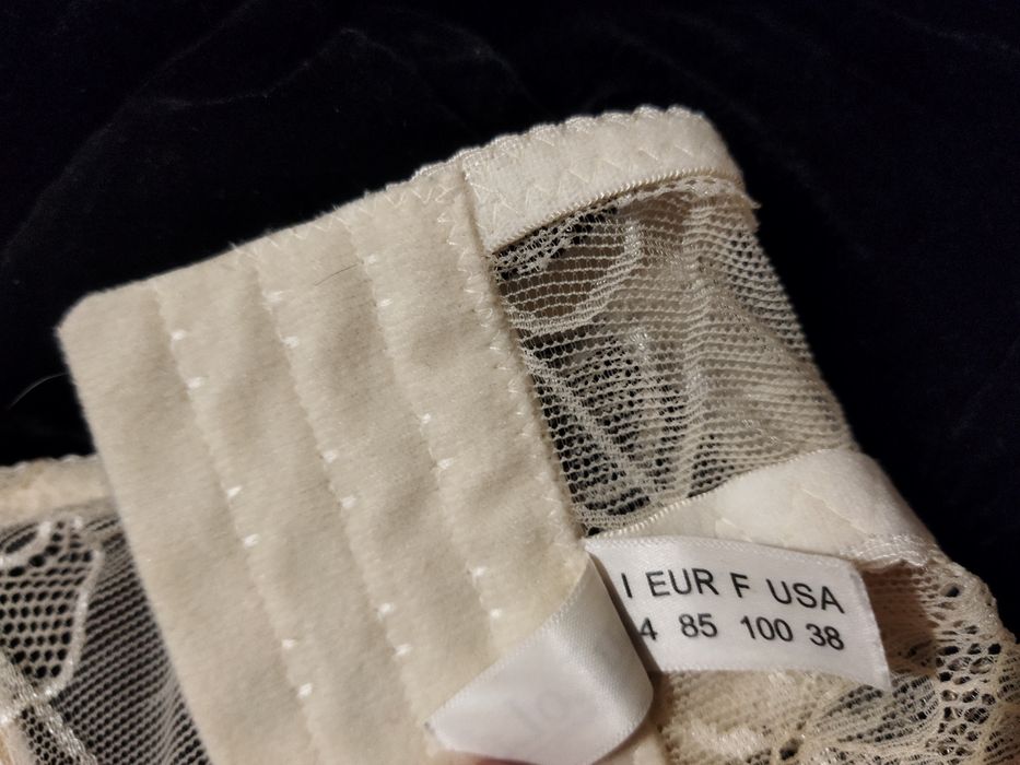 Бюстгальтер бежевий і білий. НОВІ. 2 шт за 199 грн