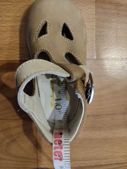 Продам босоніжки.