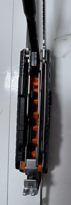 Wielofunkcyjny multitool turystyczny / nóż wielofunkcyjny 13 w 1