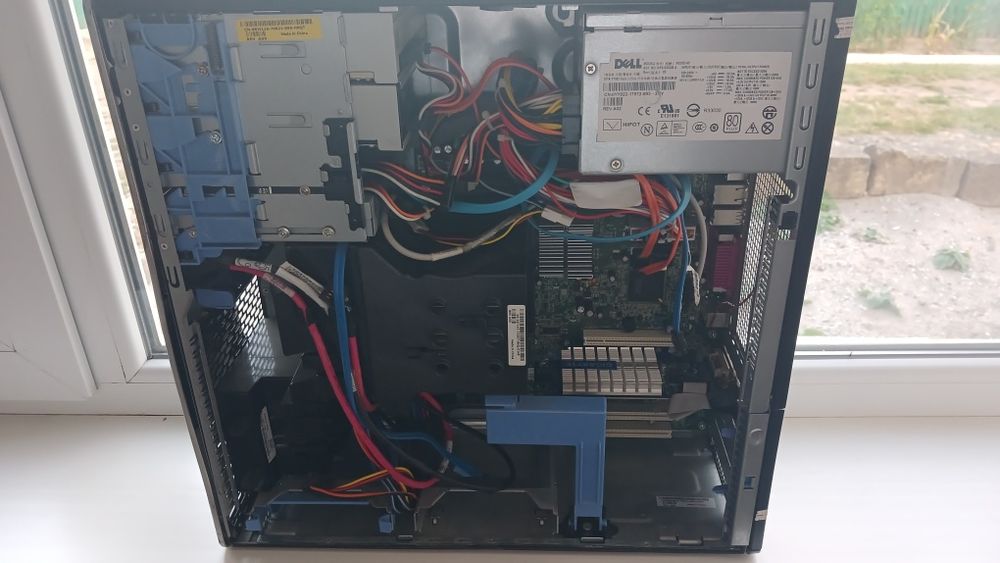 Продам полностью робочий компьютер DELL t3400 intel core 2 quad