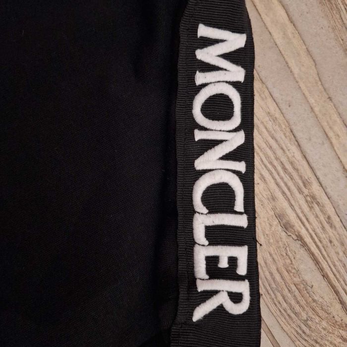 Moncler czarna bluzaka – stan bardzo dobry, ubrana 1 raz!