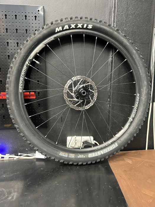 Koło bontrager 27.5 przód 110x15