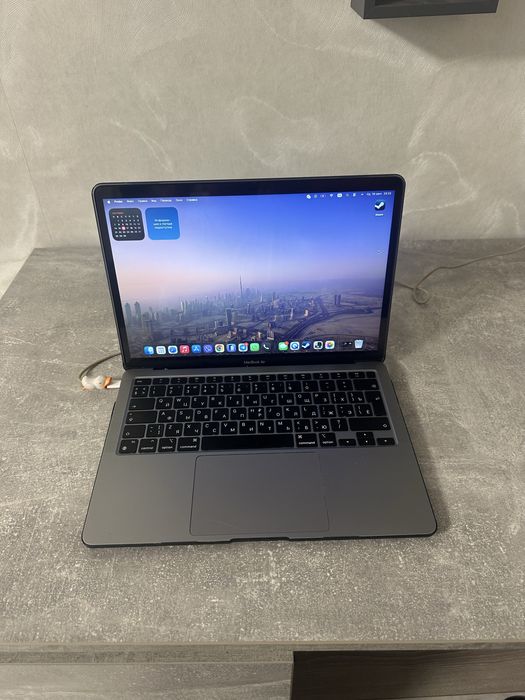 Продам Macbook Air 13 m1 2020