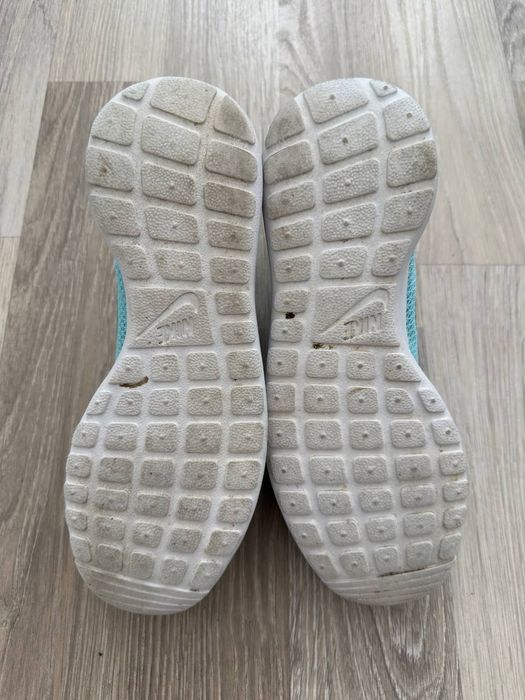 Buty sportowe Nike Roshe Run “Glacier Ice” 39 (25 cm)