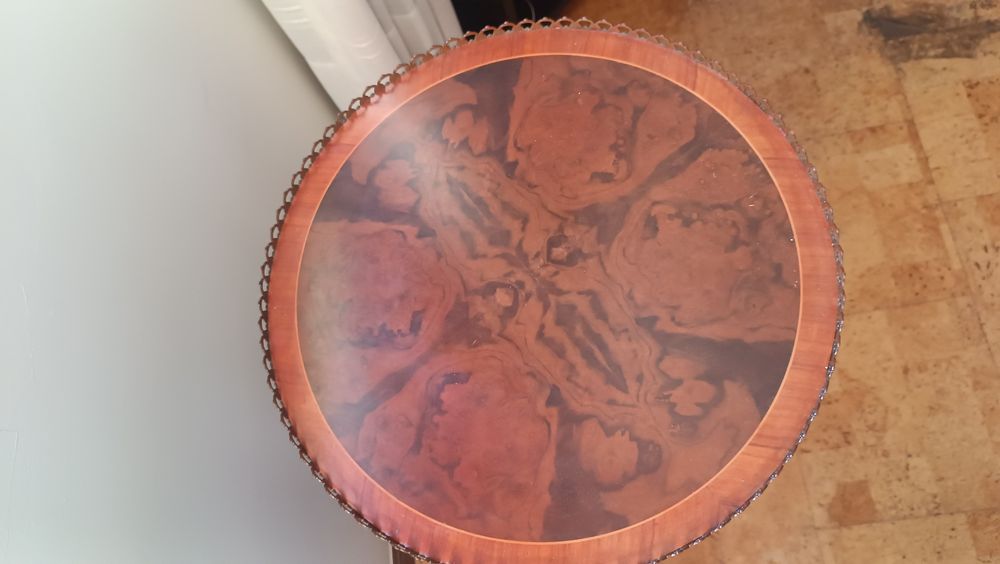 Mesa de centro ou de apoio estilo D. João V