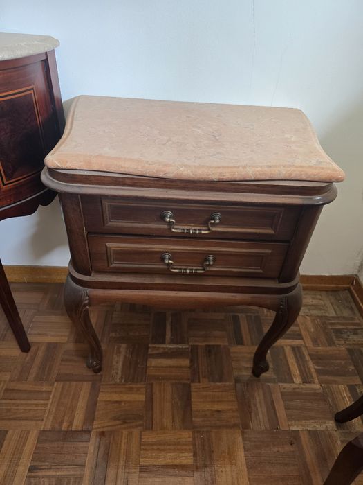 Mesa cabeceira como nova