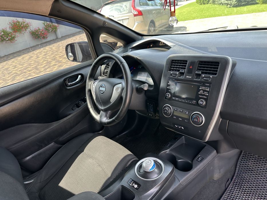Nissan Leaf продається електромобіль Нісан Ліф в дуже хорошому стані, чистий , доглянутий , без технічних вкладень