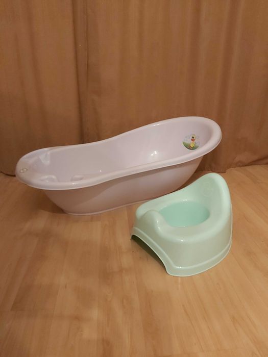 Wanienka i nocnik, recznik i prześcieradło