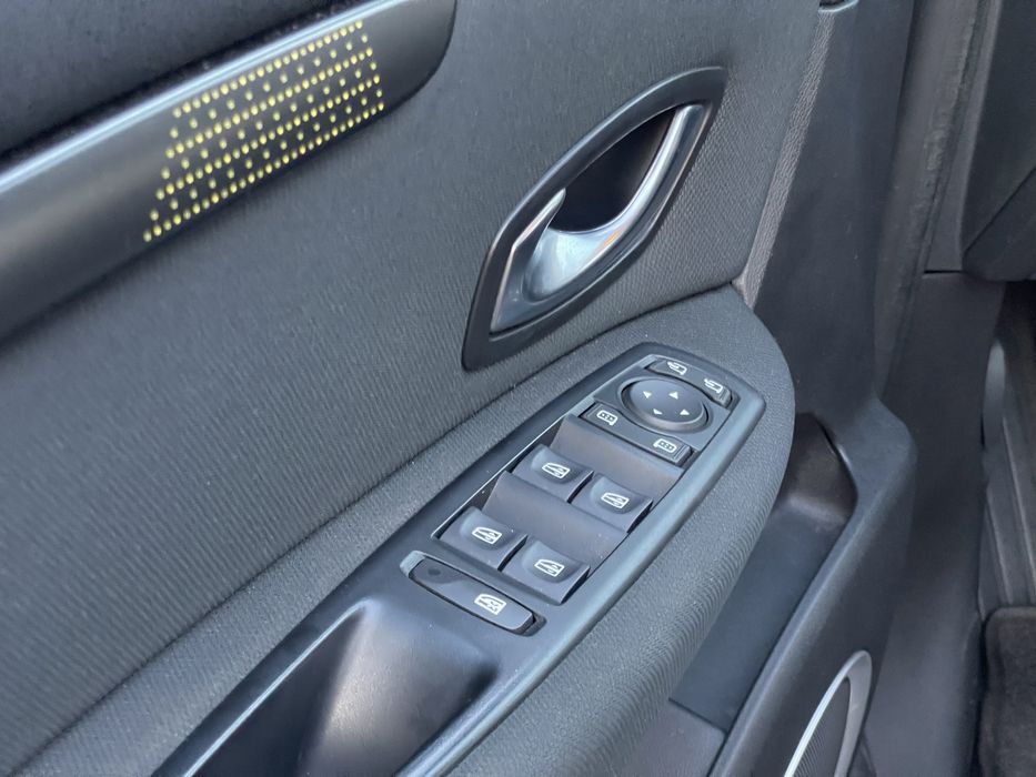 Разборка шрот запчасти меган 3 сценік 3 сценик