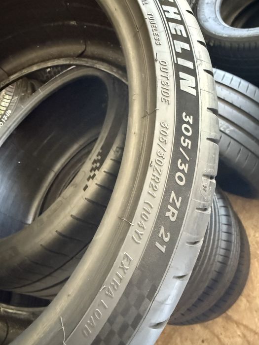 305/30 r21 Michelin 2 шт.
