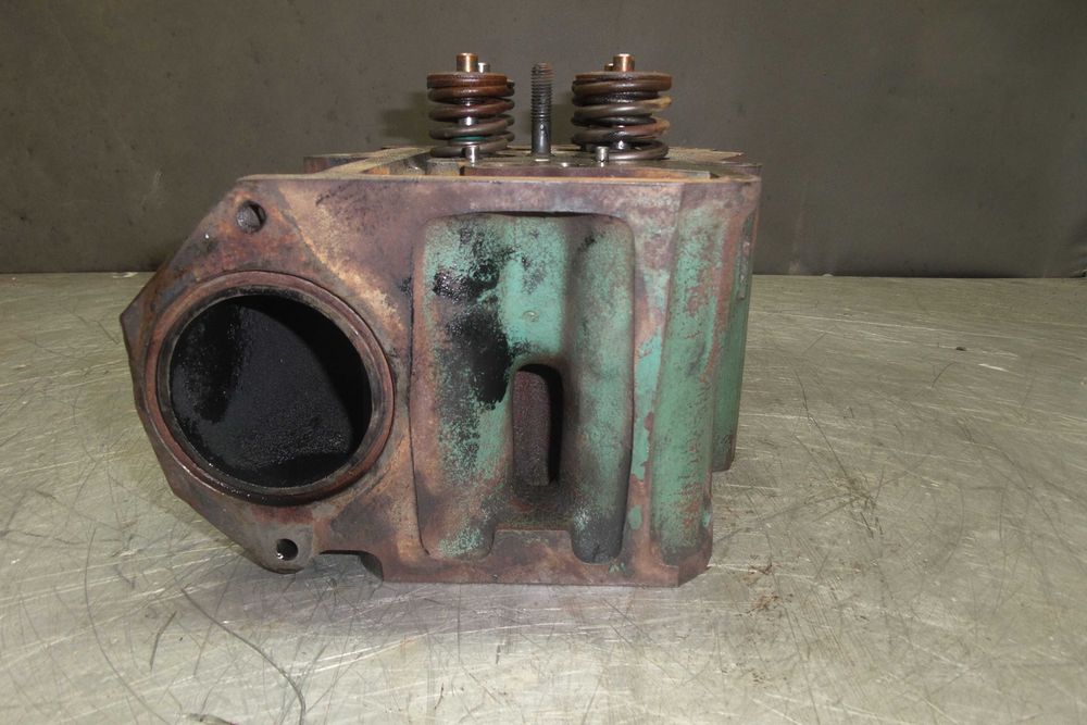 Głowica do silnika Volvo D16. Cylinder head Volvo D16